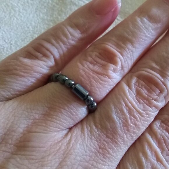 Beaded Hematite Ring Sz 7 ~ Calming Grounding Protection ~ Meditation Reiki Chi - Picture 3 of 6